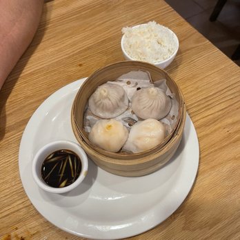 Peter Chang - Soup dumpling and shrimp dumpling - Szechuan Near Me - Arlington, Virginia Peter Chang - Soup dumpling and shrimp dumpling - Szechuan Near Me - Arlington, Virginia