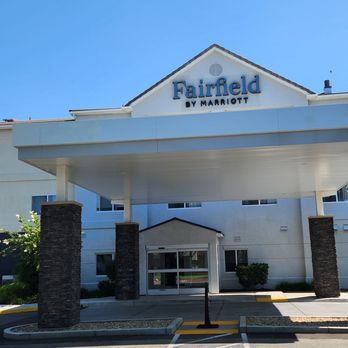 Fairfield Inn by Marriott Tracy - Entrance of hotel - Hotels Near Me - Tracy, California