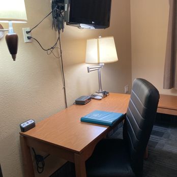 Quality Inn - Interesting cable management and lighting configuration - Hotels Near Me - Madras, Oregon Quality Inn - Interesting cable management and lighting configuration - Hotels Near Me - Madras, Oregon