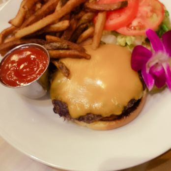 Sprigs Grille Restaurant - Beef burger - Seafood Near Me - Kapolei, Hawaii