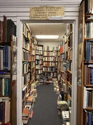 Commonwealth Books by null