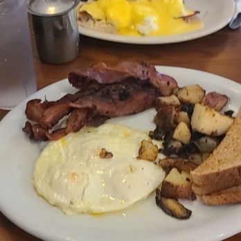 Katy's Korner - Delicious food! For coming in on a Saturday morning and it being packed we were able to order and receive our food pretty quick! - Breakfast & Brunch Near Me - San Ramon, California