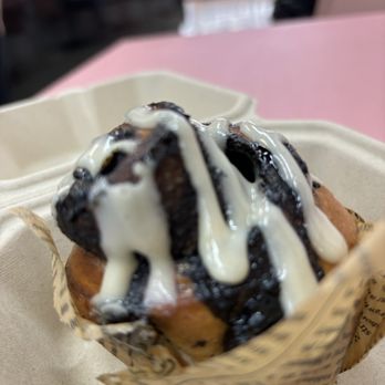 Superwow Coffee - Black sesame cinnamon bun - Coffee & Tea Near Me - Hollywood, Florida