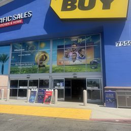 Exterior photo of Best Buy - Fresno, California Exterior photo of Best Buy - Fresno, California