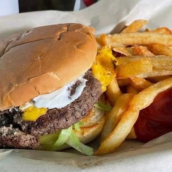 Outriggers Bar & Grill - Hamburger Basket - Cajun/Creole Near Me - Freeport, Texas