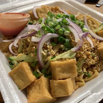 Dagon - Garlic Noodles with Tofu - Burmese Near Me - Honolulu, Hawaii Dagon - Garlic Noodles with Tofu - Burmese Near Me - Honolulu, Hawaii