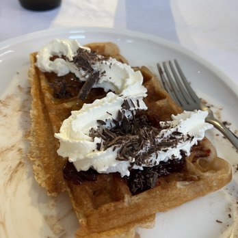 Waffles 'n Beer Workshop - Waffle creation with Belgian chocolate and whipped cream - Waffles Near Me - Bruges, VWV Waffles 'n Beer Workshop - Waffle creation with Belgian chocolate and whipped cream - Waffles Near Me - Bruges, VWV