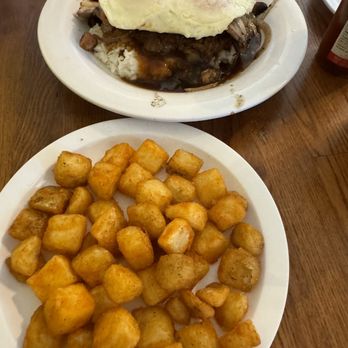 Eggs 'n Things - Hawaiian Loco Moco and breakfast potatoes - Breakfast & Brunch Near Me - Honolulu, Hawaii