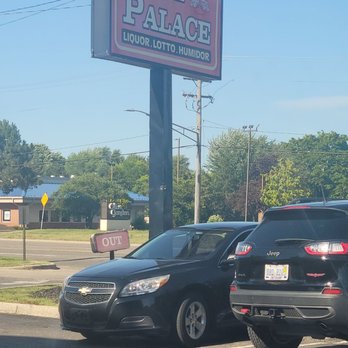 Wine Palace - cars parked in a parking lot - Beer, Wine & Spirits Near Me - Livonia, Michigan Wine Palace - cars parked in a parking lot - Beer, Wine & Spirits Near Me - Livonia, Michigan
