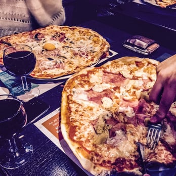 Cosi Com'e - Miam, on apprécie la générosité des pizze! - Pizza Near Me - Forest, BRU