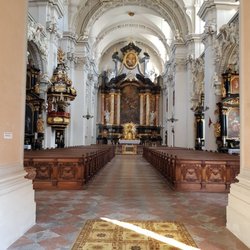 ehemalige Jesuitenkirche St. Michael - Kanzel und Hauptaltar