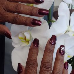 High 5 Nail