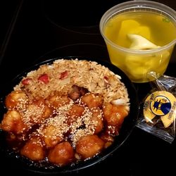 Xin Wong - Sesame chicken with Wonton soup and fortune cookie