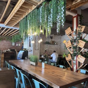 Farm Table - Interior - Breakfast & Brunch Near Me - Van Nuys, California Farm Table - Interior - Breakfast & Brunch Near Me - Van Nuys, California