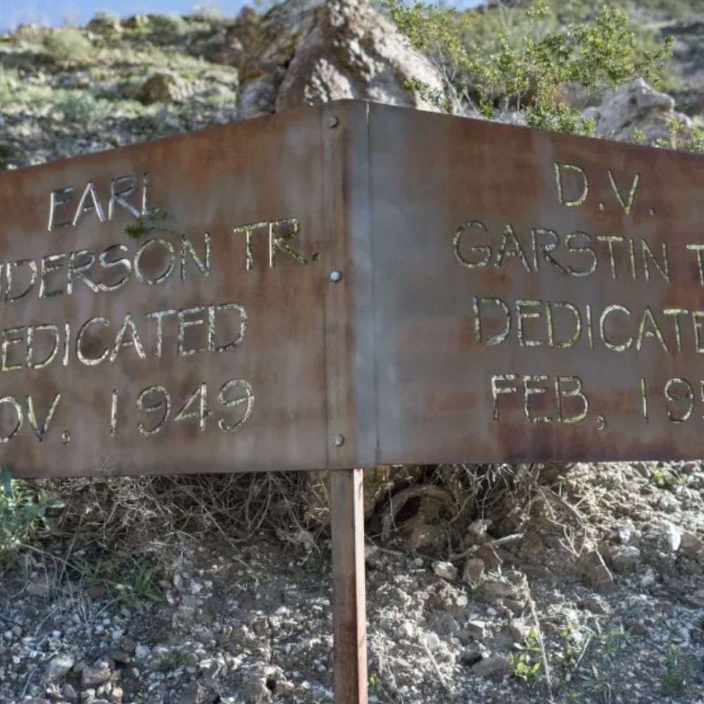 Garstin Trailhead - About 250 feet from trailhead, left is the Henderson trail, right is the Garstin trail - Hiking Near Me - Palm Springs, California Garstin Trailhead - About 250 feet from trailhead, left is the Henderson trail, right is the Garstin trail - Hiking Near Me - Palm Springs, California