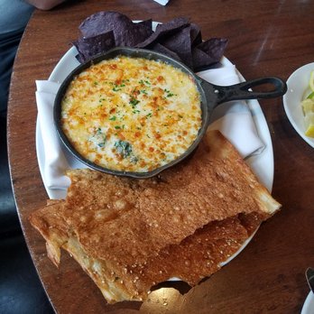 City Cellar - Spinach and artichoke dip - Wine Bars Near Me - Westbury, New York
