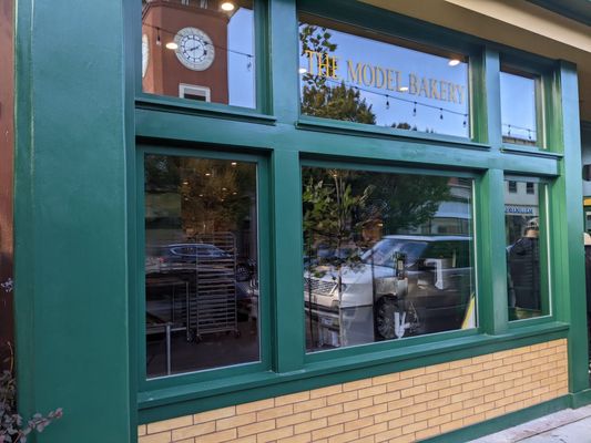 Model Bakery by null