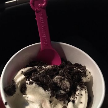 Menchie's - Cold brew (bottom) vanilla (top) and oreo topping...btw isn't that spoon cute. - Ice Cream & Frozen Yogurt Near Me - Gig Harbor, Washington Menchie's - Cold brew (bottom) vanilla (top) and oreo topping...btw isn't that spoon cute. - Ice Cream & Frozen Yogurt Near Me - Gig Harbor, Washington
