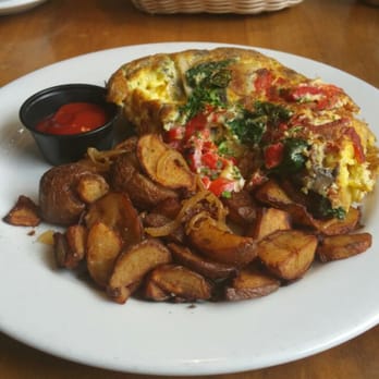 Oliver's Bistro - Create your own omelet with Bacon, red peppers, spinach and mushrooms! Yummy! - Breakfast & Brunch Near Me - Miami Beach, Florida