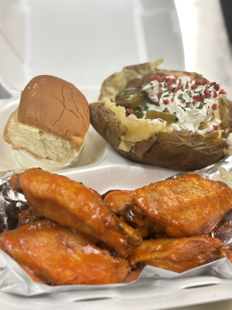 Ruby’s Wingz N Things Logo