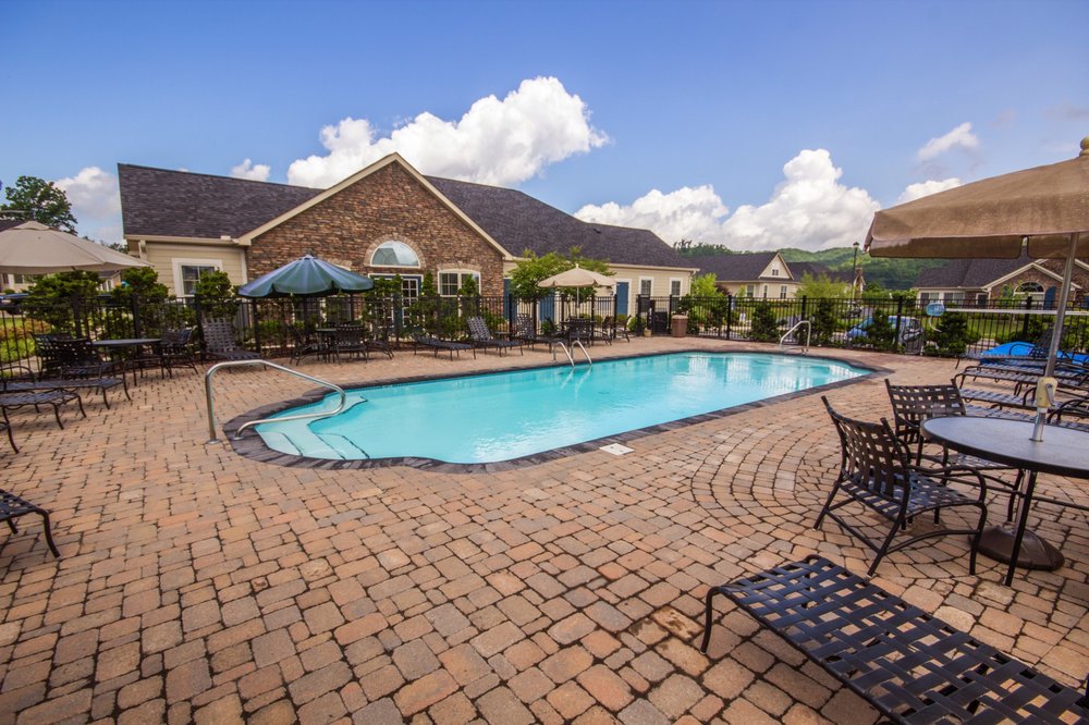 COTTAGES AT FEATHERS CHAPEL AN EPCON COMMUNITY Updated June 2024