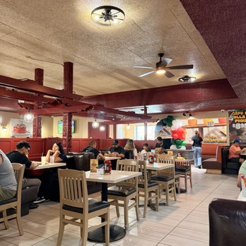 Casa El Desayuno - Lots of heating inside with lots of TVs and a bar - Breakfast & Brunch Near Me - Las Vegas, Nevada