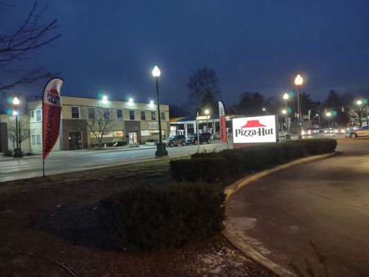 Pizza Hut by null