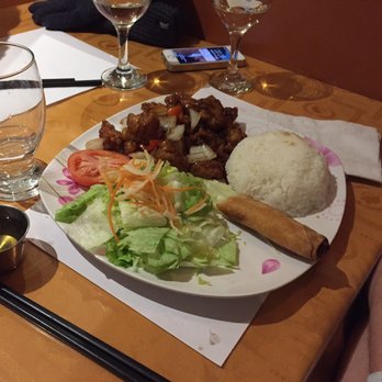 Restaurant Y Lan - Poulet un peut trop frit - Vietnamese Near Me - Montreal, Quebec Restaurant Y Lan - Poulet un peut trop frit - Vietnamese Near Me - Montreal, Quebec