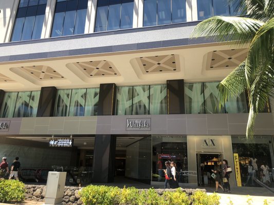 Waikiki Shopping Plaza by null