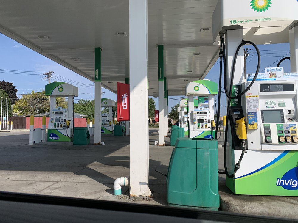NILES BP Updated October 2024 10 Reviews 7662 N Milwaukee Ave, Niles, Illinois Gas