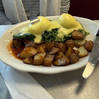 Becky's Diner - Eggs Benedict florentine - American Near Me - Portland, Maine Becky's Diner - Eggs Benedict florentine - American Near Me - Portland, Maine