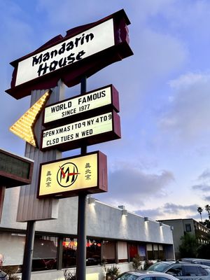 Mandarin House by null