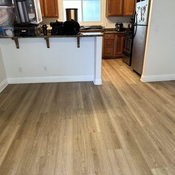 Mr.Flooring - New floors - seamless transition to the kitchen and other rooms. - Flooring Near Me - San Diego, California Mr.Flooring - New floors - seamless transition to the kitchen and other rooms. - Flooring Near Me - San Diego, California