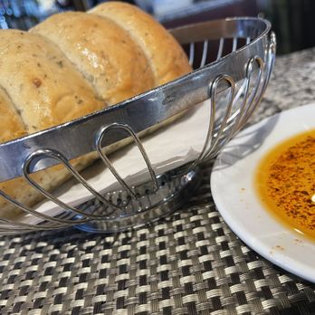 Bravo! Italian Kitchen - Bread & Oil - Italian Near Me - Louisville, Kentucky