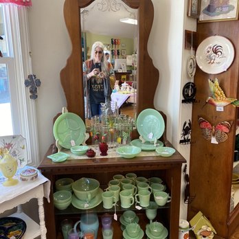 Vintage Vibe OBX - Antiques Near Me - Nags Head, North Carolina Vintage Vibe OBX - Antiques Near Me - Nags Head, North Carolina