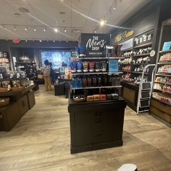 Bath & Body Works - Cosmetics & Beauty Supply Near Me - Alexandria, Virginia