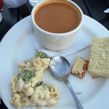 Spenard Roadhouse - Tomato soup with focaccia and a spoonful of their Mac and Cheese - New American Near Me - Anchorage, Alaska Spenard Roadhouse - Tomato soup with focaccia and a spoonful of their Mac and Cheese - New American Near Me - Anchorage, Alaska