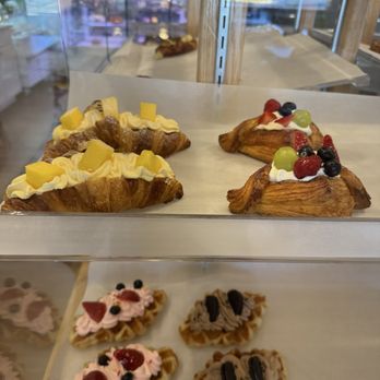 Amor Cafe & Pastry - Bakeries Near Me - Centreville, Virginia