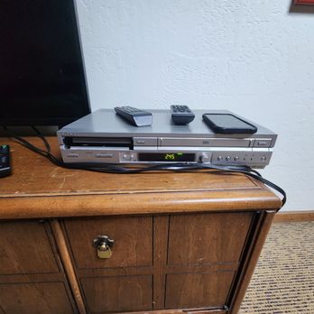 Junipine Resort - Busted DVD player. - Resorts Near Me - Sedona, Arizona