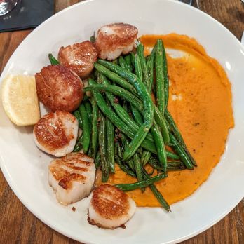 Liberty Tavern - Seared scallops with mashed sweet potatoes and green beans - American Near Me - Quincy, Massachusetts Liberty Tavern - Seared scallops with mashed sweet potatoes and green beans - American Near Me - Quincy, Massachusetts