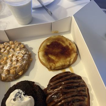 Midnight Cookies and Cream - Desserts Near Me - Miami, Florida Midnight Cookies and Cream - Desserts Near Me - Miami, Florida
