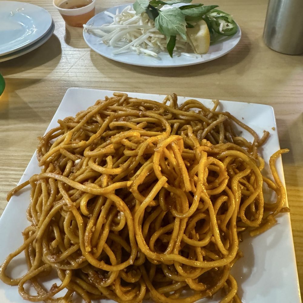 Moodles - Garlic noodles - Vietnamese Near Me - Brentwood, California