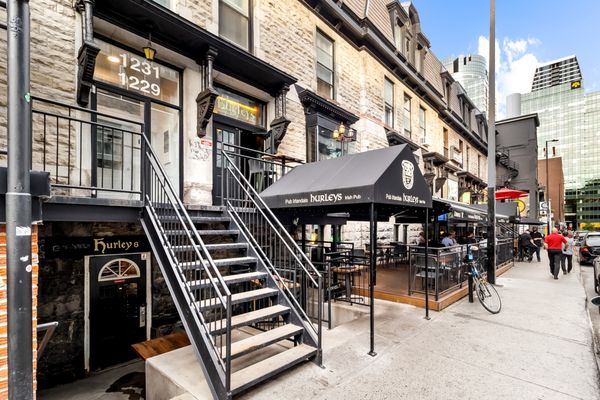 Hurley's Irish Pub by null