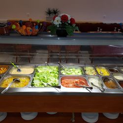 Noor Mahal - Buffet Froid: Crudités et Desserts