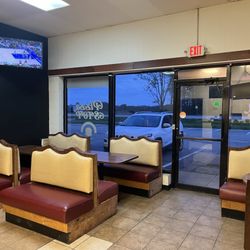 Pizza Stop - Sitting area
