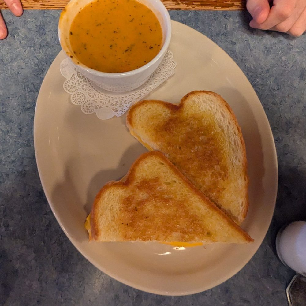 Lucky Buck Cafe - Grilled cheese and tomato soup - Cafes Near Me - Groveland, California