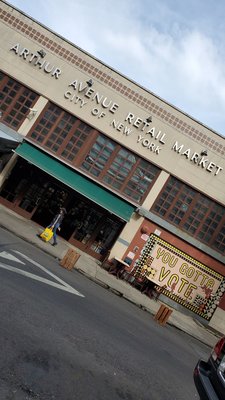 Arthur Avenue Retail Market by null