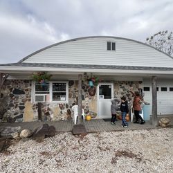 Hinshaw Rock'n Gems - Front of the building