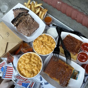 Pig Beach BBQ - Brisket, wings, Mac n cheese, cornbread, fries - Barbeque Near Me - Astoria, New York