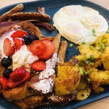 Gina's Kitchen +Catering - Traditional breakfast with French toast, breakfast is HUGE! - Breakfast & Brunch Near Me - Rancho Cucamonga, California